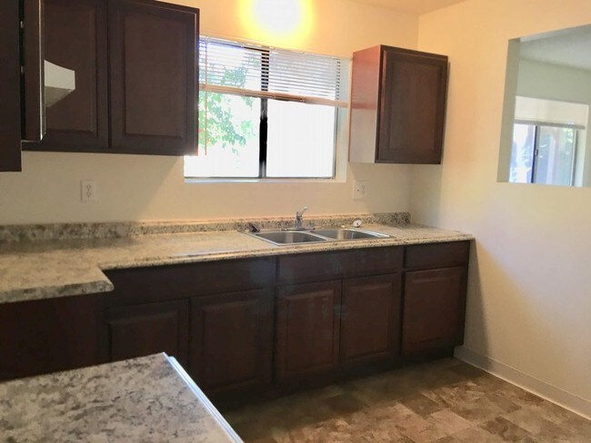 Building Photo - Newly remodeled