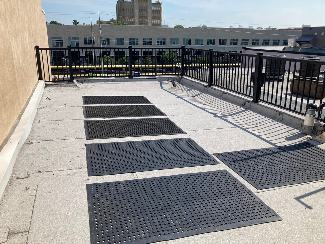 Building Photo - 17 E Lancaster Ave