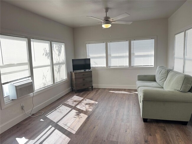 Foto del edificio - 102 Laureti Ln