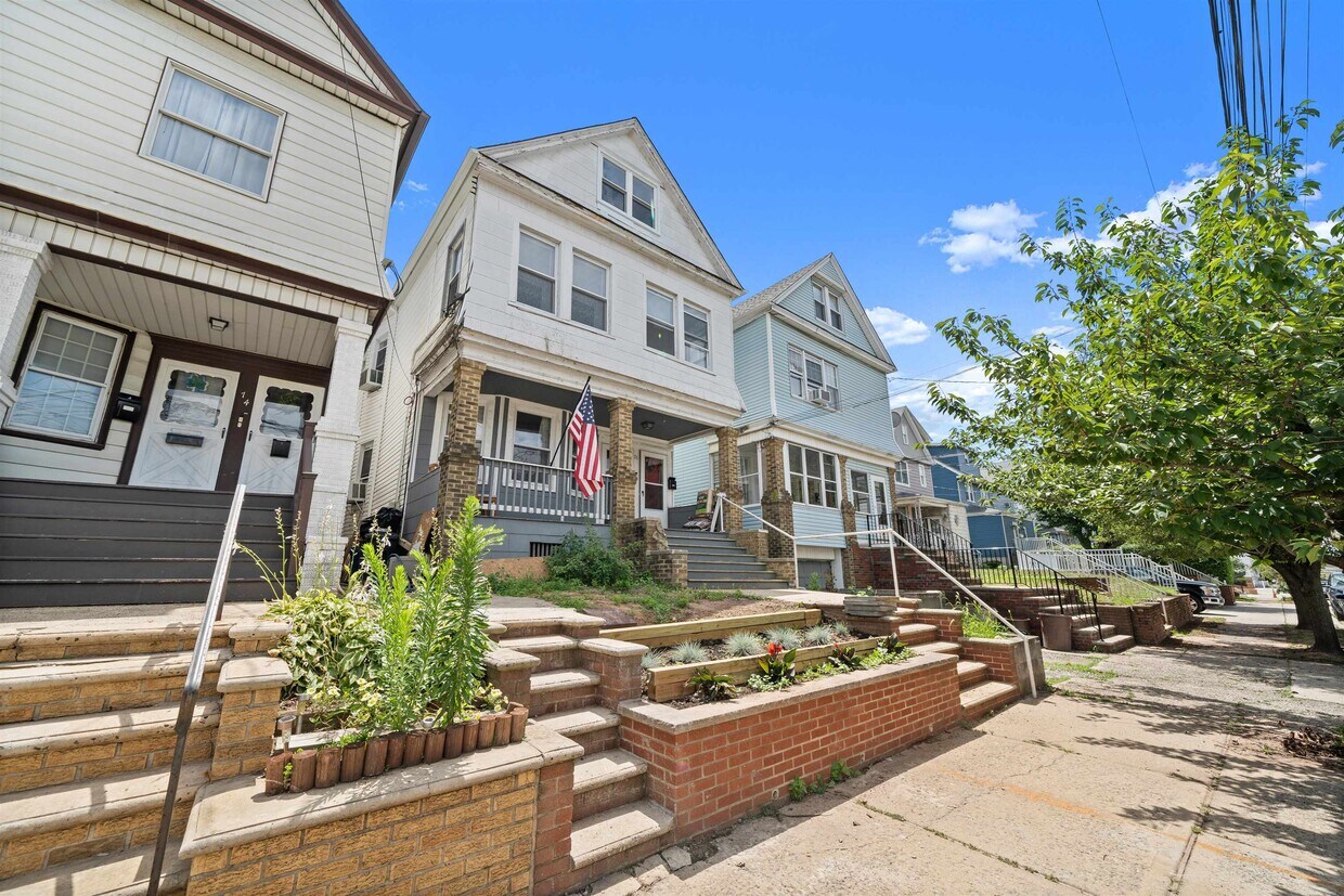 Foto principal - 76 W 6th St