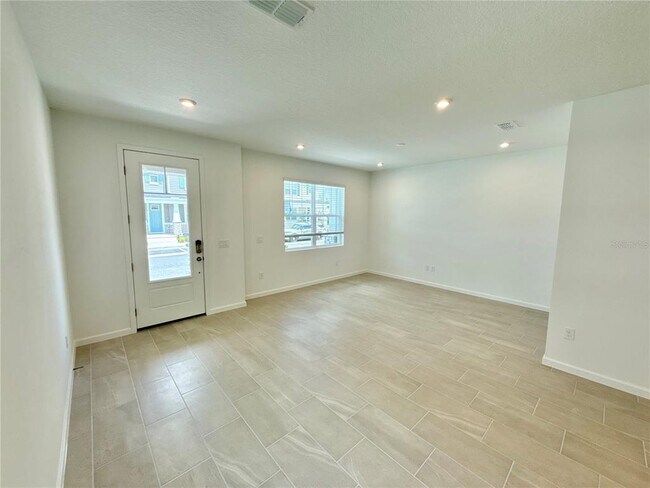 Foto del edificio - 1315 Tarflower Dr