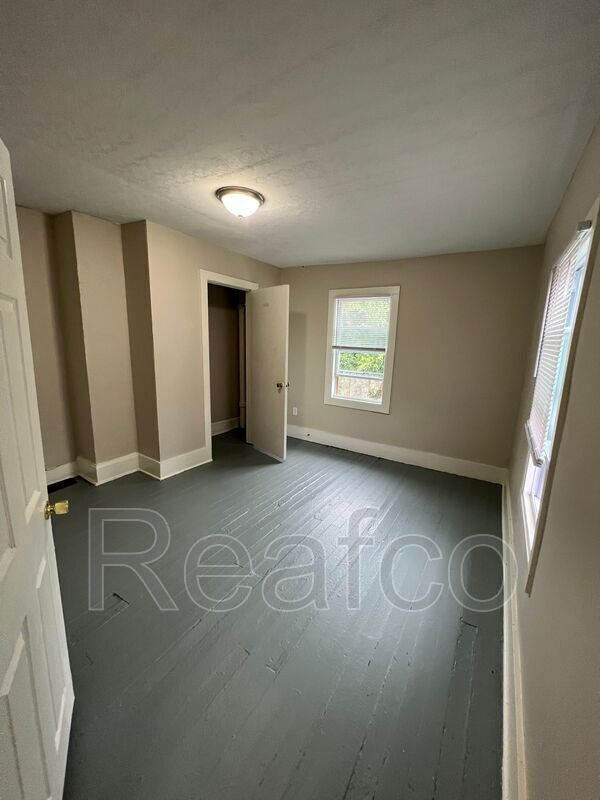 Building Photo - 492 E Morrill Ave