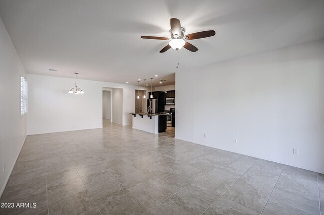 Foto del edificio - 10398 W Rosewood Ln