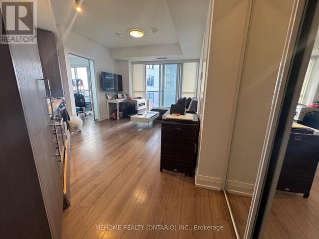 Building Photo - 77 Mutual St