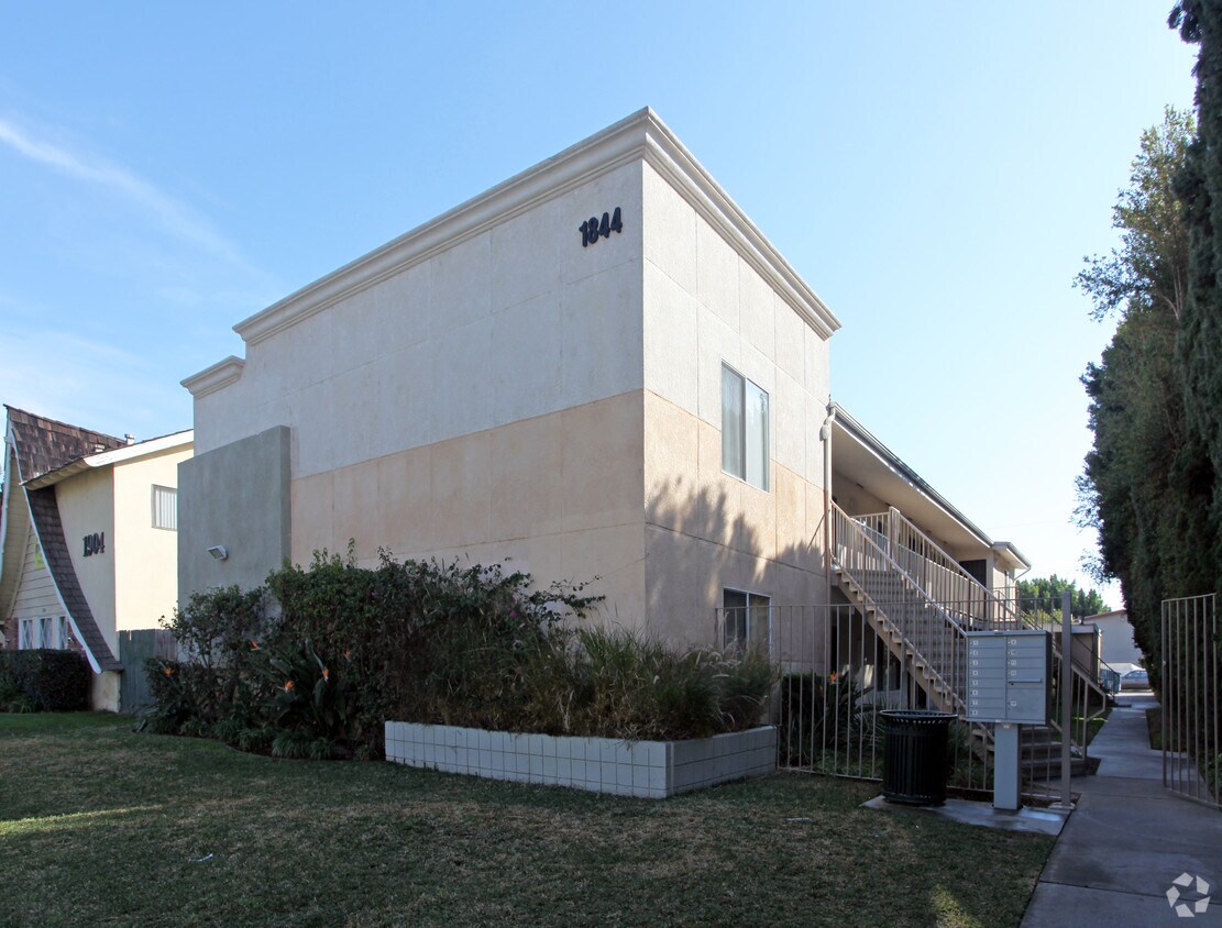 Primary Photo - 1844 E Wilson Ave