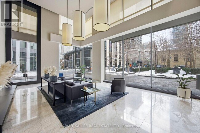 Photo du bâtiment - 18 Yorkville Ave