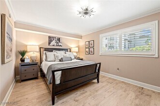 Building Photo - 950 7th Ave S