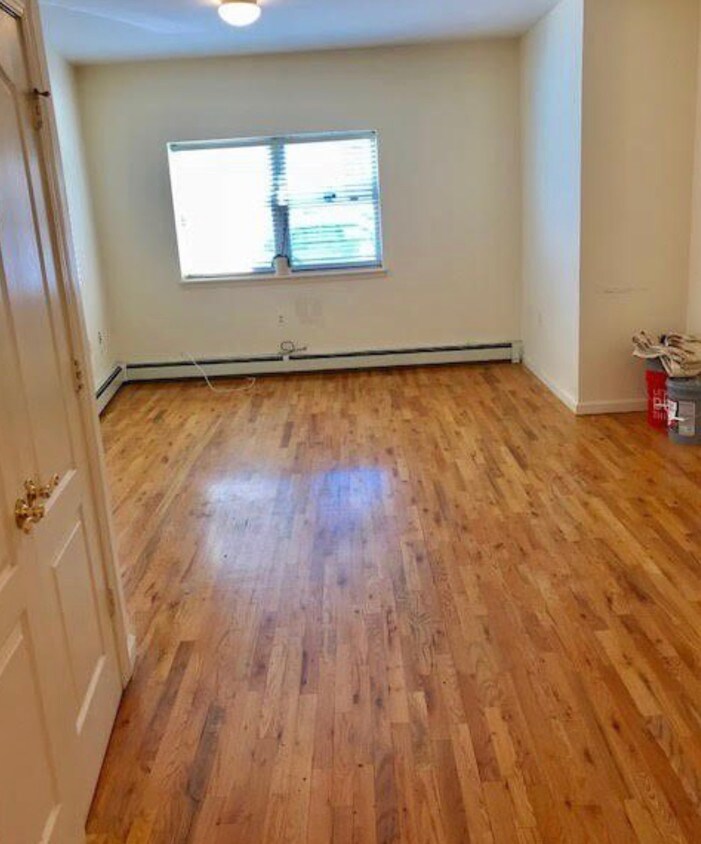 Foto principal - 69-17 Ditmars Blvd