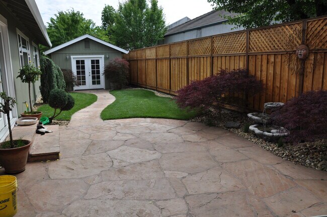 Foto del edificio - 849 Melrose Ct
