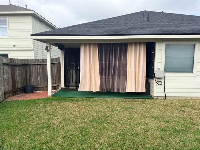 Foto del edificio - 15327 Summerlyn Point Ln