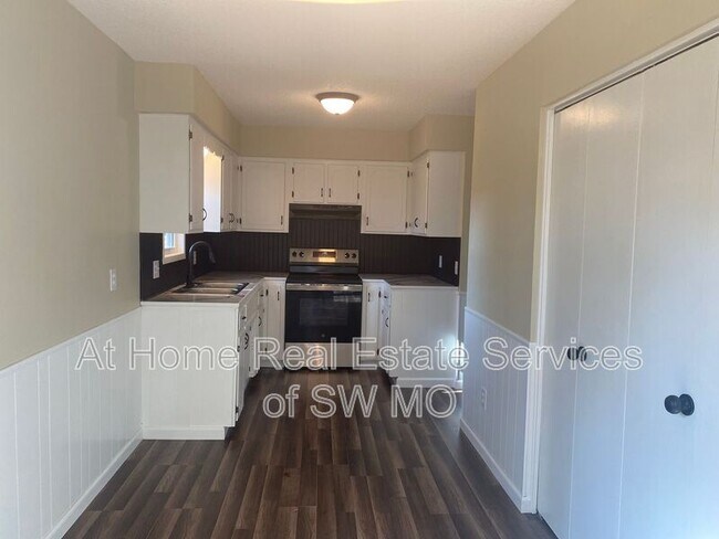 Building Photo - 2428 W Phelps St