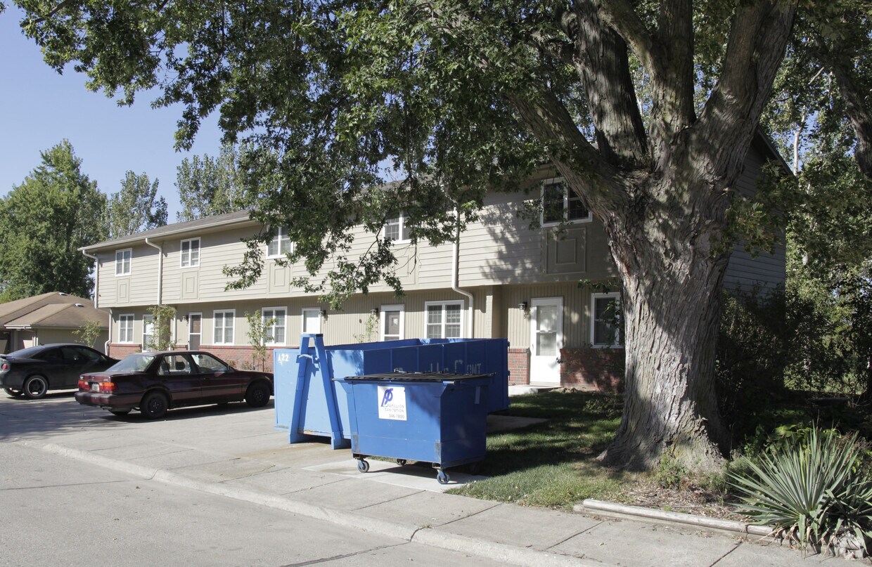 502512 S Lakewood St, Valley, NE 68064 Apartments in Valley, NE