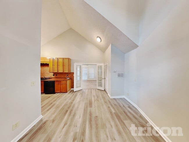 Building Photo - 623 Lockhart Ct NE