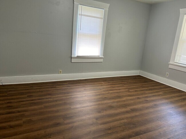 Building Photo - Cute 1 Bed 1 Bath Single Family Home
