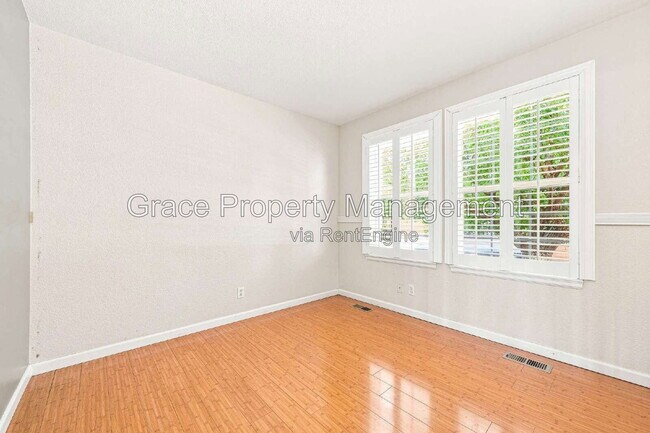 Building Photo - 10982 N Steele St