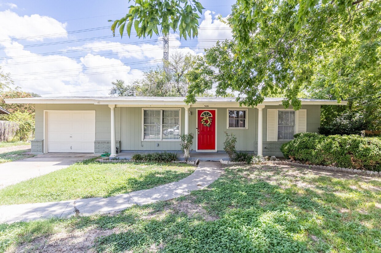 Foto principal - 306 N Guilford Dr