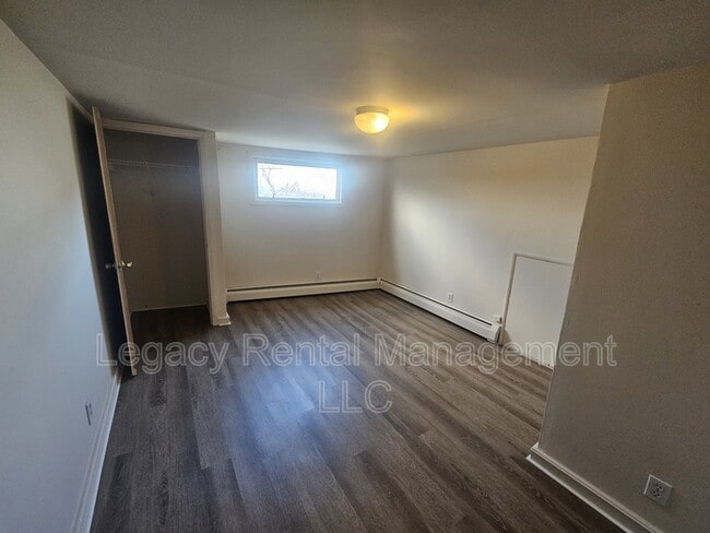 Building Photo - 168 S Main St