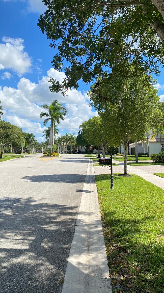 Foto del edificio - 9814 Shepard Pl