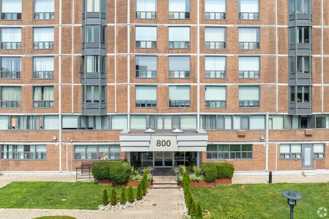 Photo du bâtiment - 800 Richmond St W