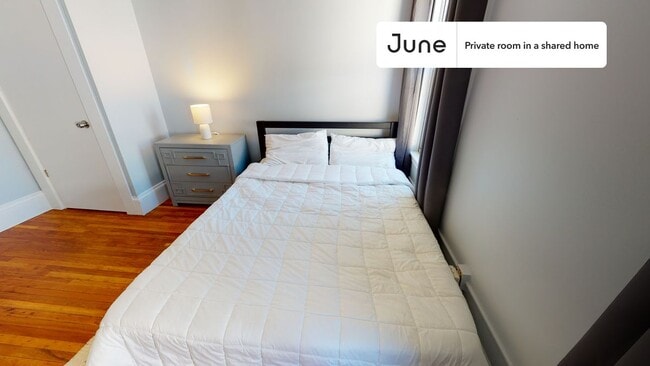 Building Photo - Room in Shared 6 bed/1.5 bath home