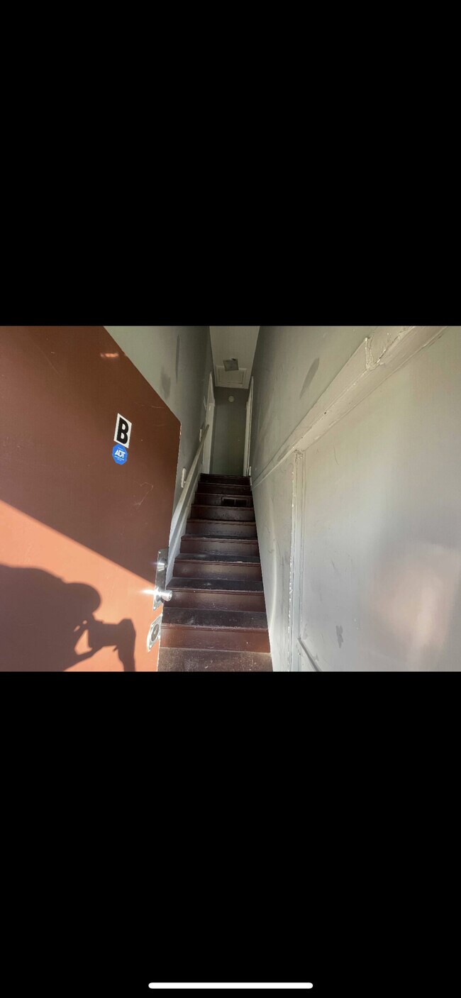 Foto del edificio - 1038 W Roache Units A/B - JRE