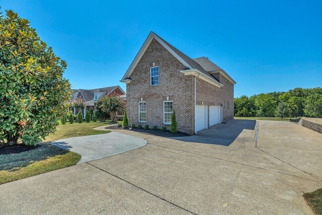 Foto del edificio - Luxury 4BR Home with River Views & Entertainer’s Bonus Room