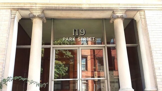 Building Photo - 119 Park St