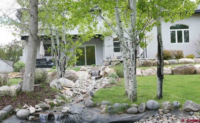 Foto del edificio - 590 Horse Thief Ln