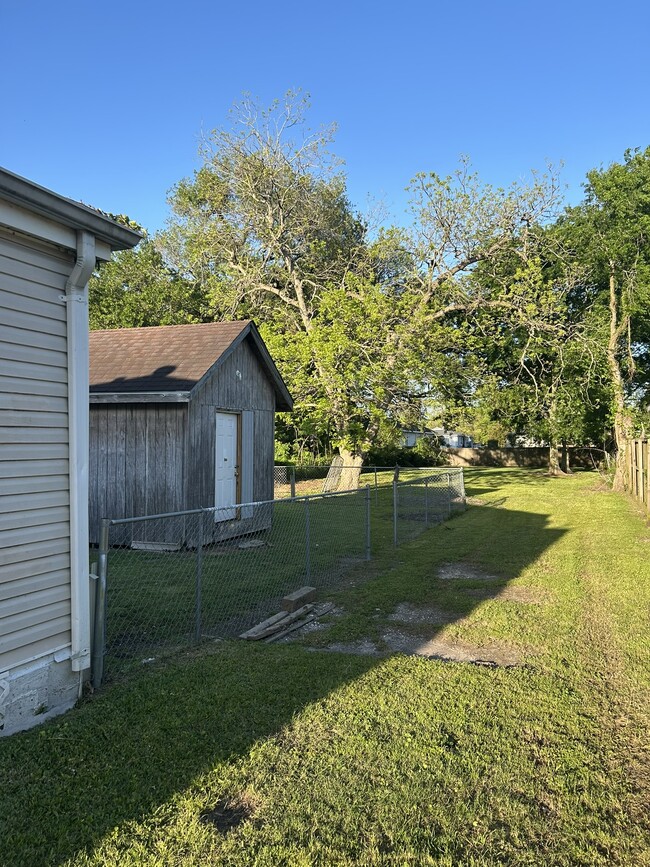 Foto del edificio - 4541 Laine Ave
