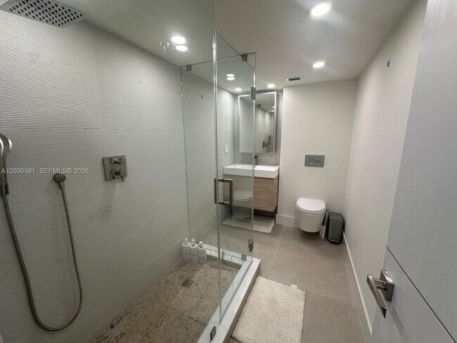 Foto del edificio - 2555 Collins Ave