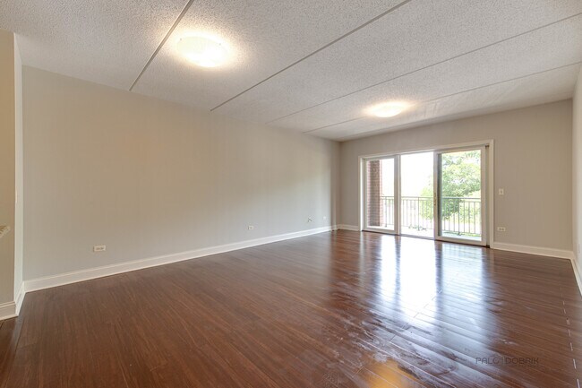 Foto del edificio - 8727 W Bryn Mawr Ave