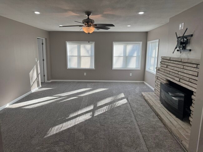 Building Photo - 1311 Devils Glen Rd