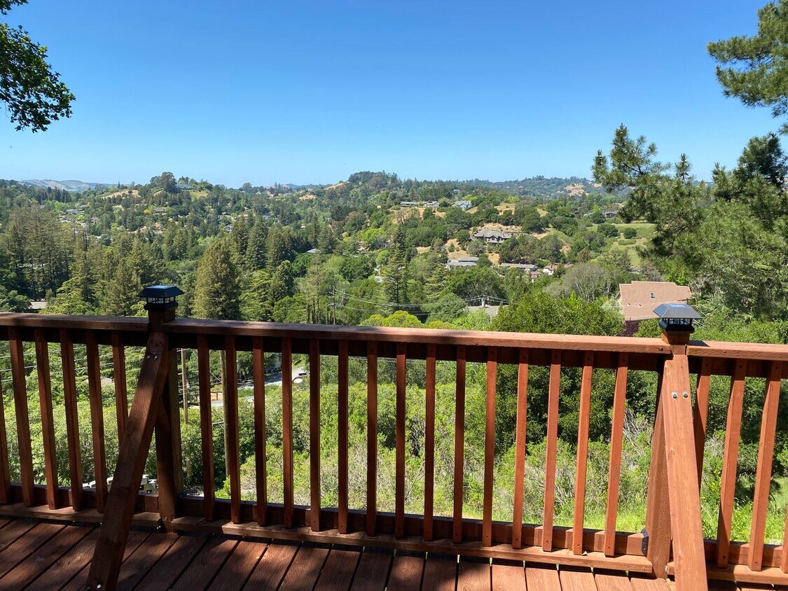 Foto del edificio - (Coming Soon) A Spectacular Hillside Home with Breathtaking Valley Views