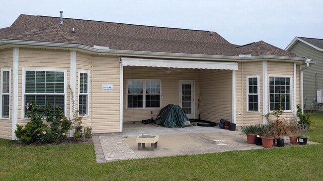 Building Photo - 409 Arecales Dr