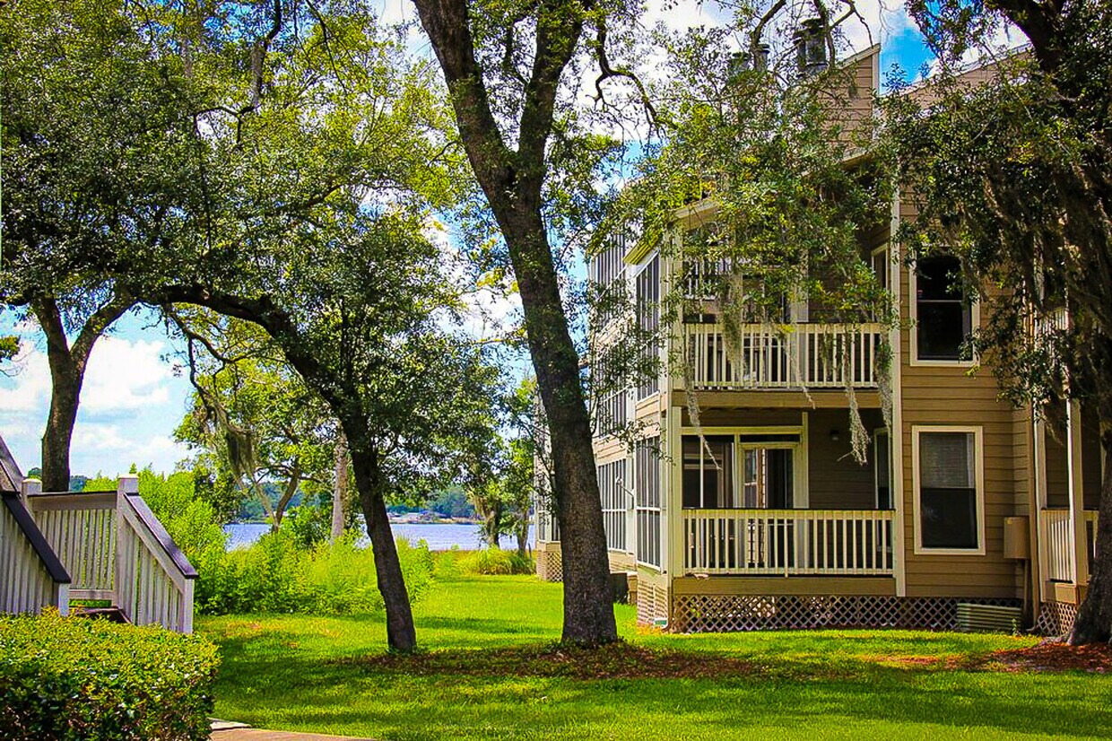 Island Pointe Apartments in Jacksonville, FL