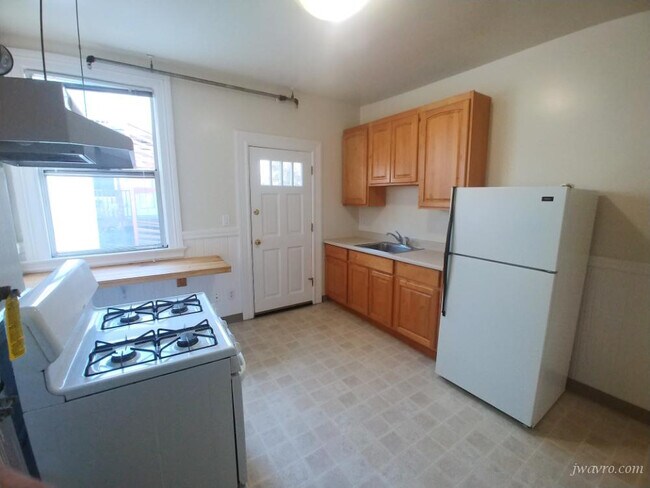 Building Photo - 454 Clementina St