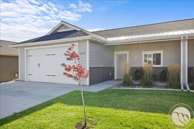 Building Photo - Super clean and Newer 2 bed 2 bath