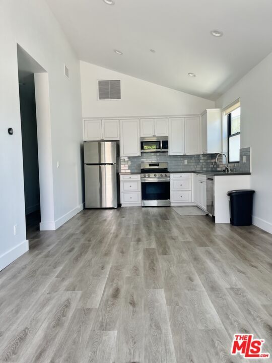 Building Photo - 11922 S Isis Ave