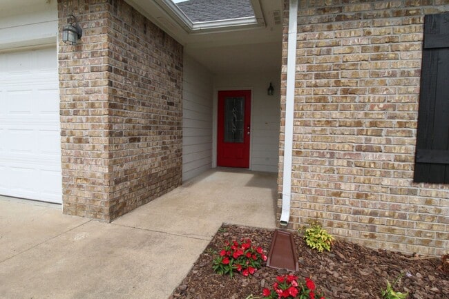 Building Photo - designed for comfort : 3 Bedroom 2 Bath