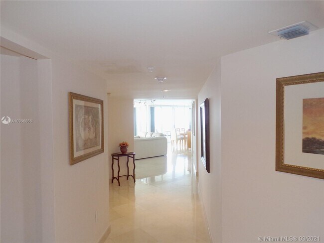 Foto del edificio - 16711 Collins Ave