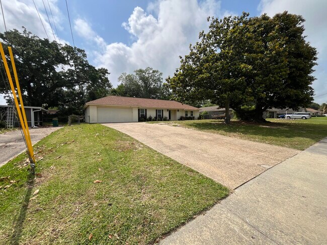 Building Photo - 773 Sharon Hills Dr