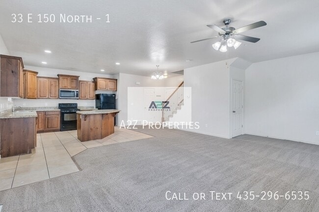 Building Photo - 33 E 150 N