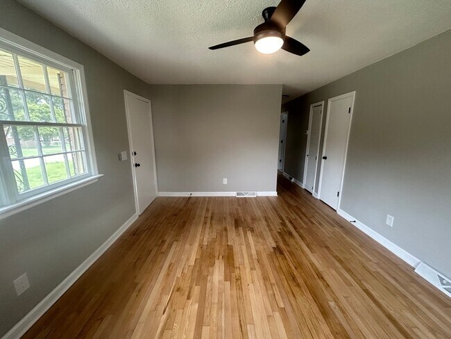 Foto del edificio - 210 Cabin Creek Blvd