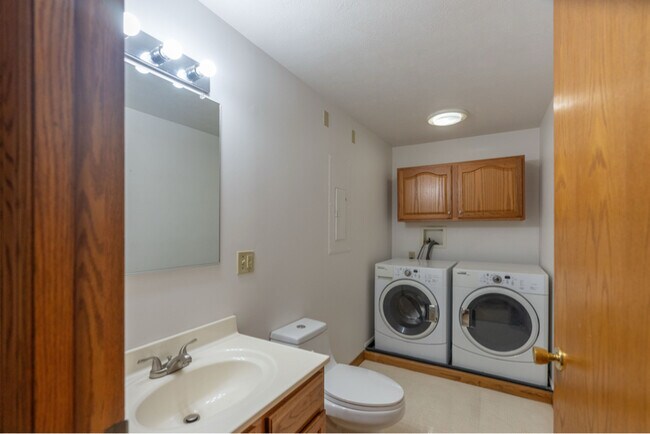 Building Photo - 120 N West St