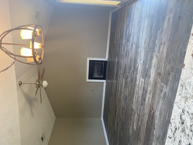 Foto del edificio - 129 Dickinson Dr