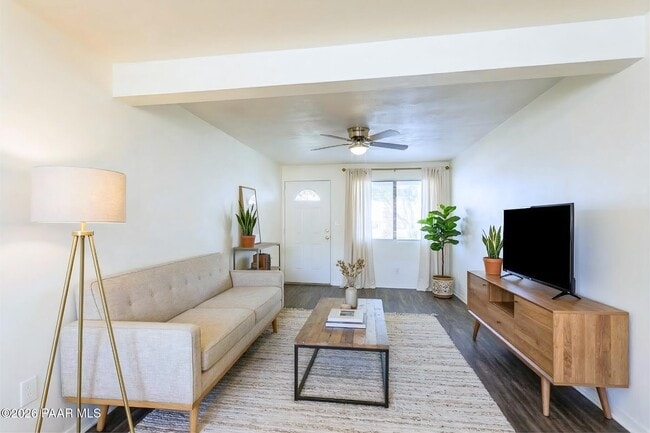 Building Photo - 455 W Kelso St