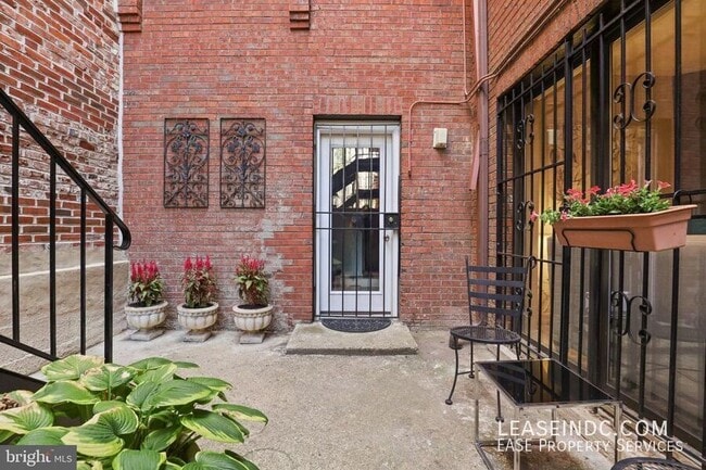 Foto del edificio - 1435 Corcoran St NW