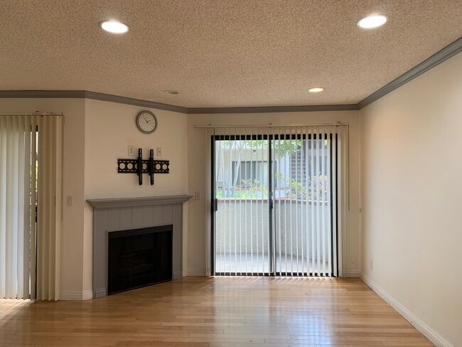 Building Photo - 315 S Harvard Blvd