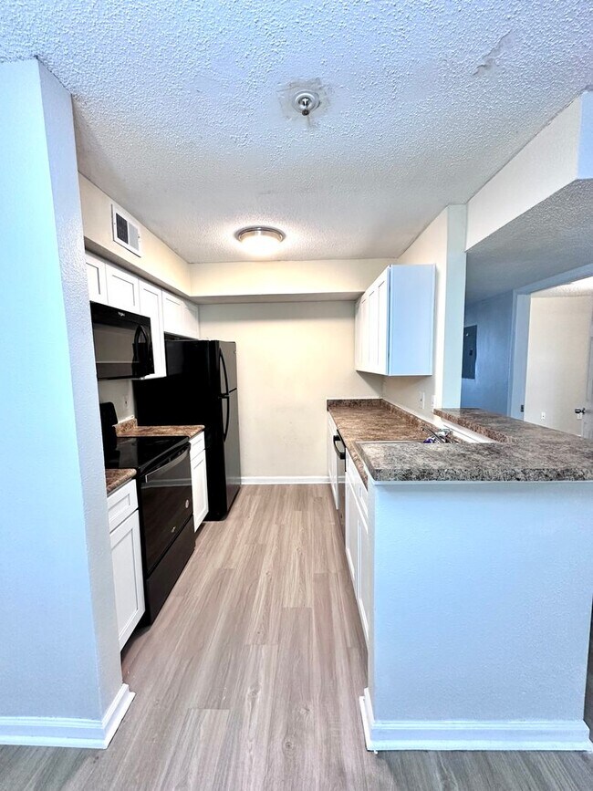 Foto del edificio - Cozy 3B/2B Upgraded Condo near Beach in De...