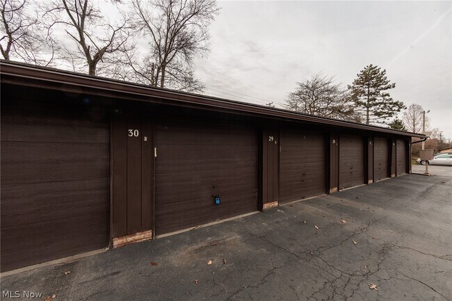 Foto del edificio - 3265 Mayfield Rd